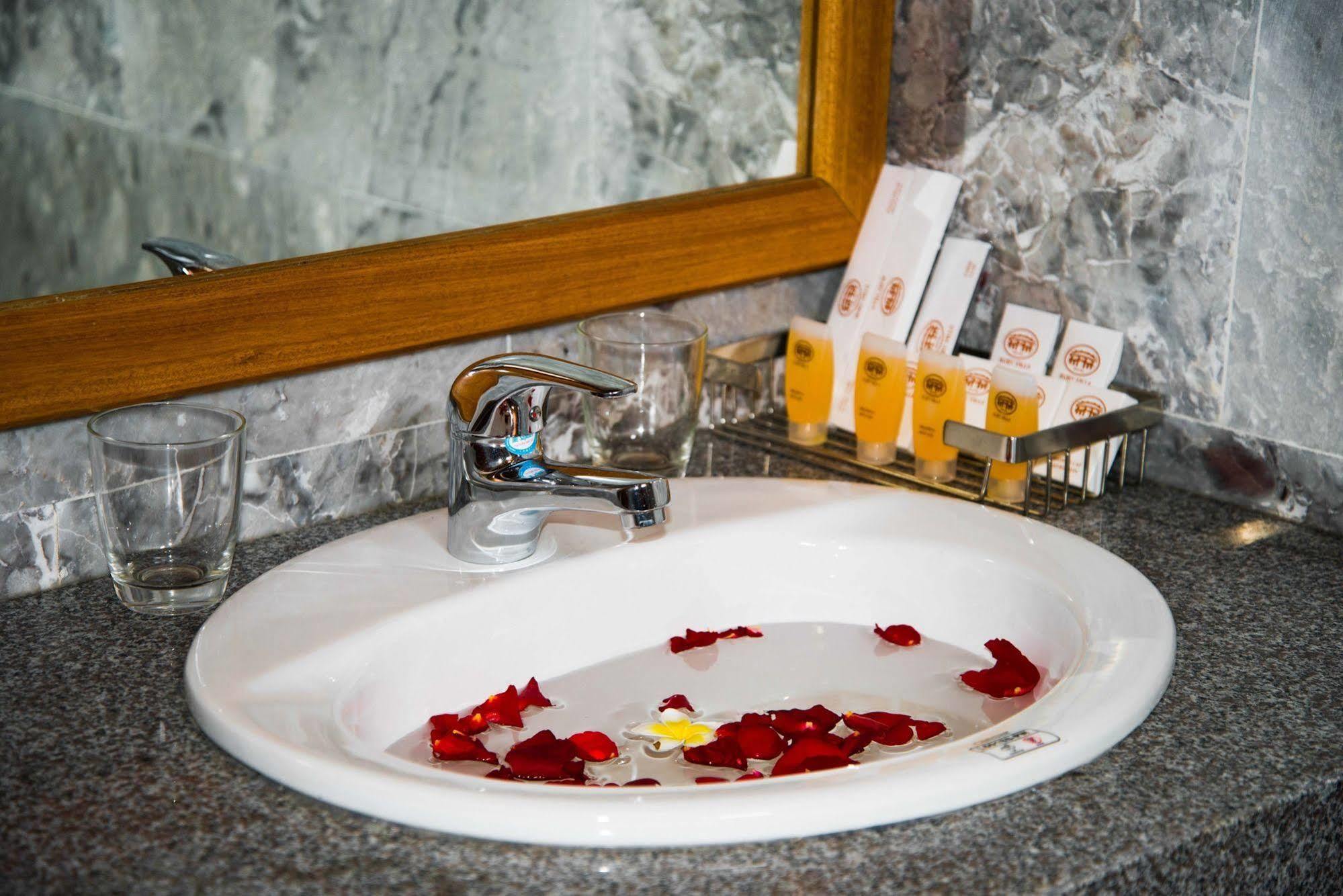 Ruby Hotel Хоян Екстер'єр фото